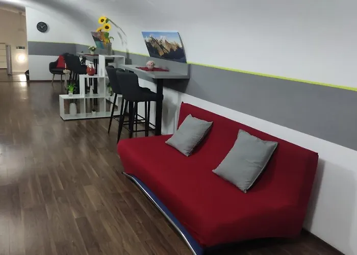 Eiffel-T45 Five Bedroom Central Apartment